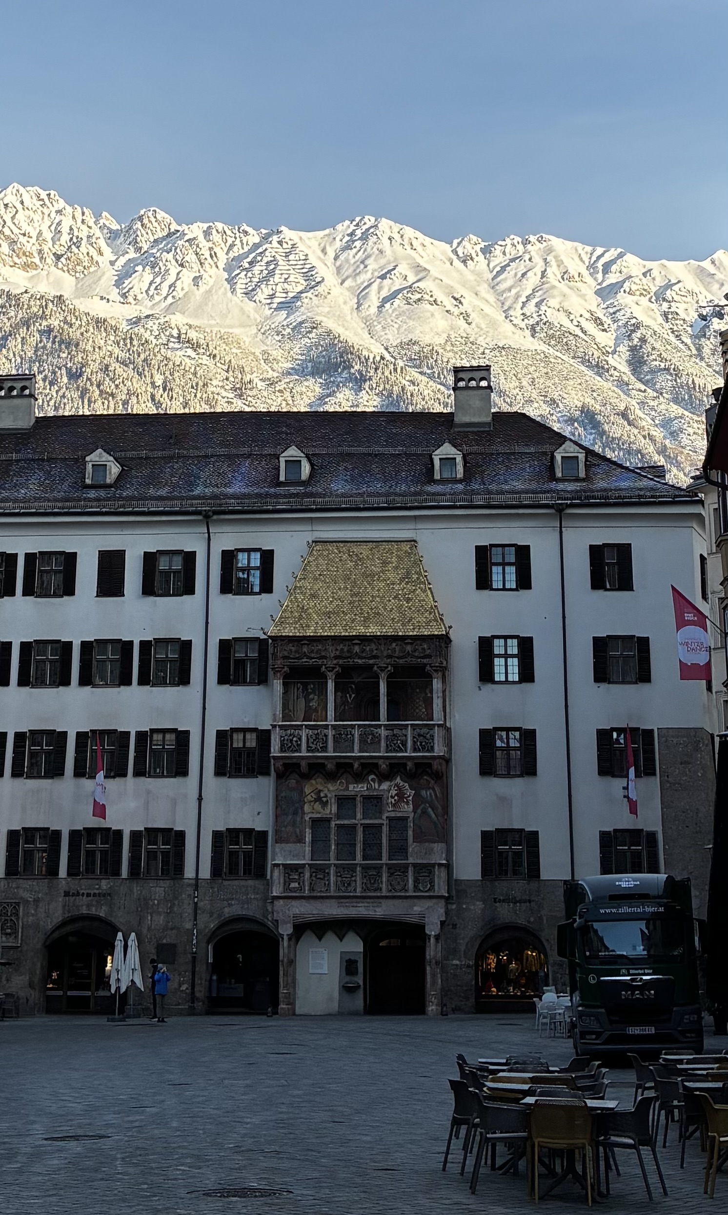 Innsbruck mit seiner Altstadt und Tiroler Bergkulisse
