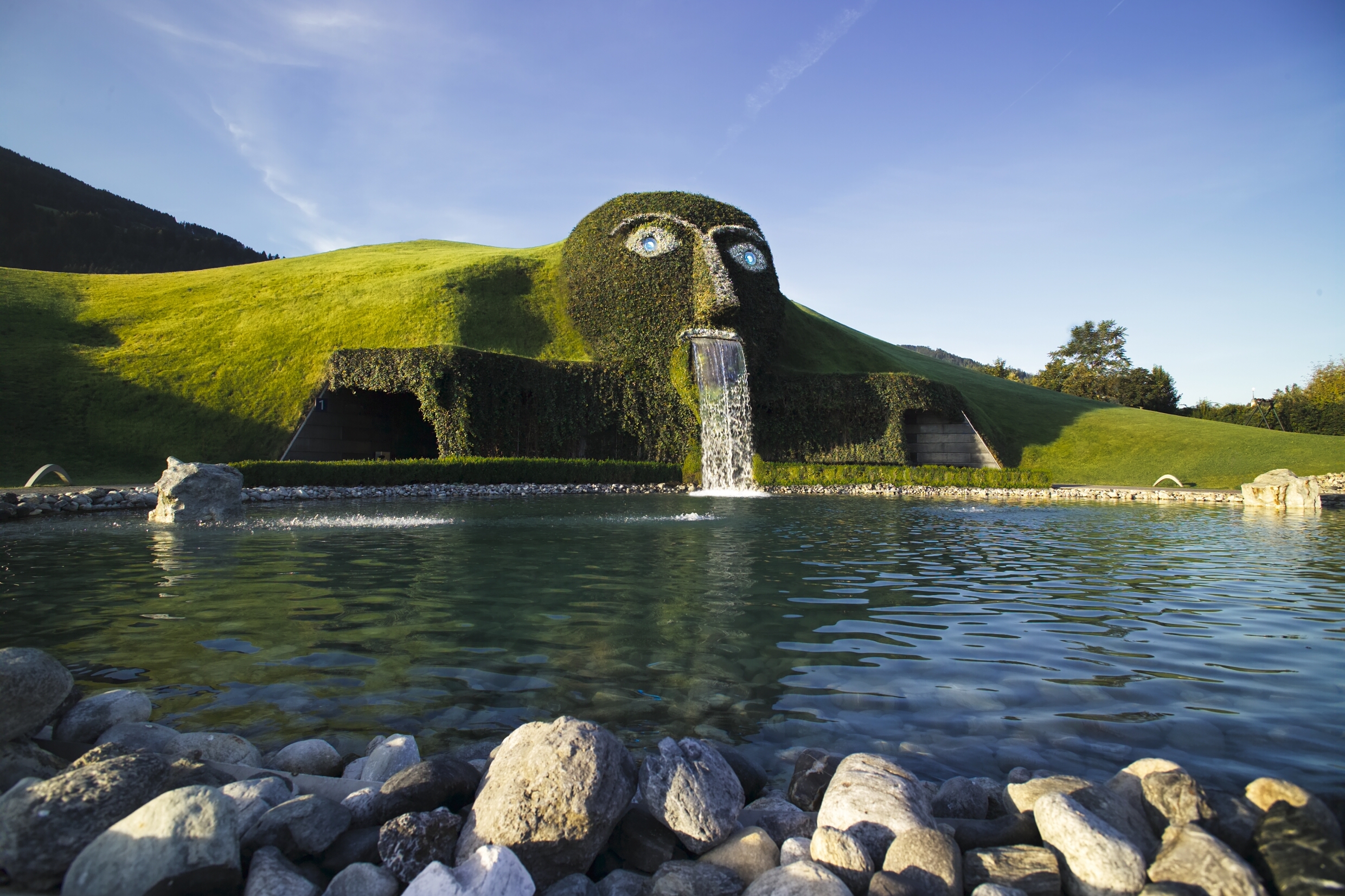 Der Riese am Eingang der Swarovski Kristallwelten in Wattens