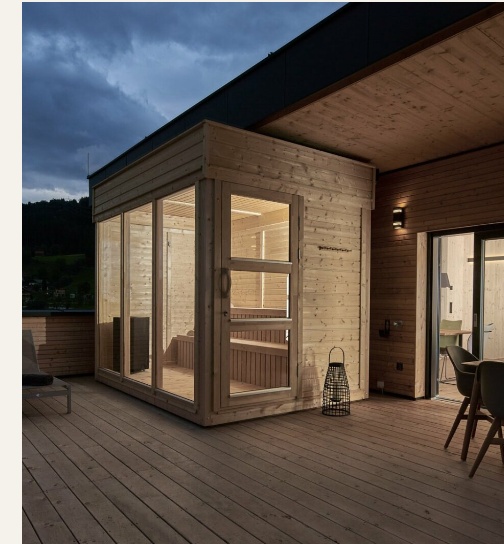Drei – Gipfelstürmer: Terrasse mit Außensauna