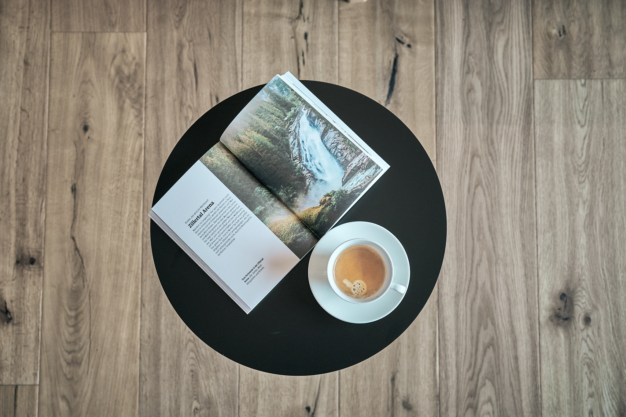 Kaffee und Lesestoff in der Lodge Oans – Wandersleut